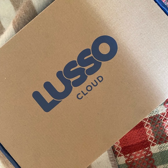 Lusso Cloud Sherp in Chestnut. Women’s 8. New in Box. - Picture 2 of 3